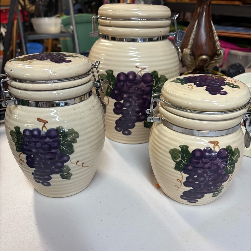 Le Gormet Grape Design Ceramic Canister Set